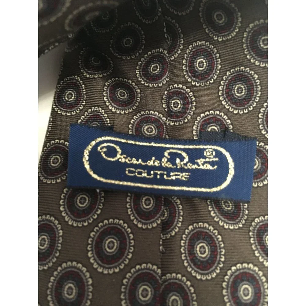 Oscar De La Renta Couture Grey Silk Casual Business Occasion Designer Tie